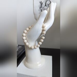 NWT Natural white stone beads bracelet
